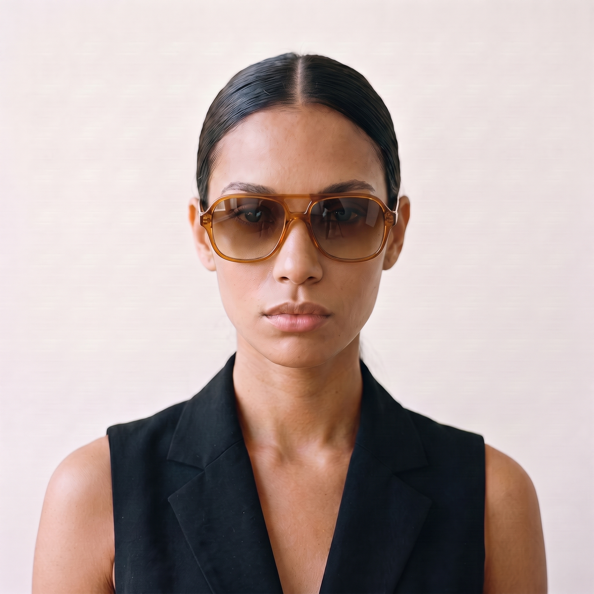 ASCARI Gloss Caramel / Havana — on face — women