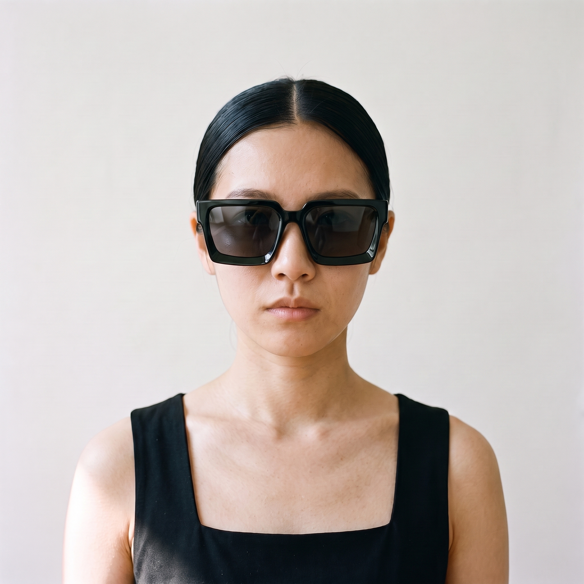PARIS Gloss Black / Gray — on face — women