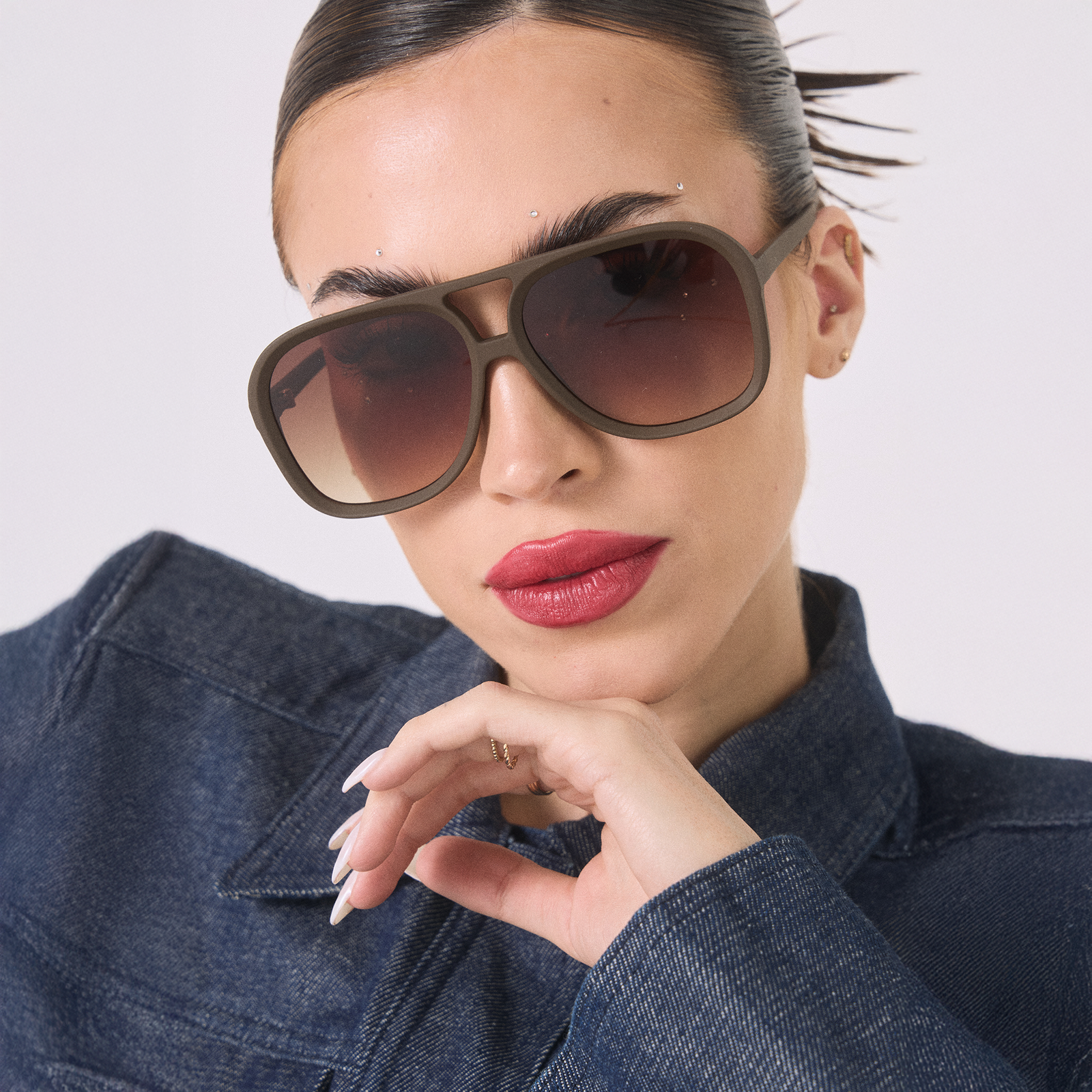 adelaida-sunglasses-matt-brown-gradient-habano-face-woman-000050A30903804